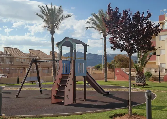 Marinas Grand Terrace 公寓